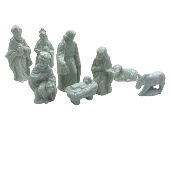 Vintage Colonial Candle Co. Ceramic Nativity Set Japan 8 piece with Gold Labels - Picture 1 of 6